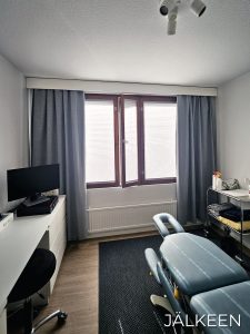 Työhuone--visor-kaihtimien-asennuksen-jälkeen-kanta-häme
